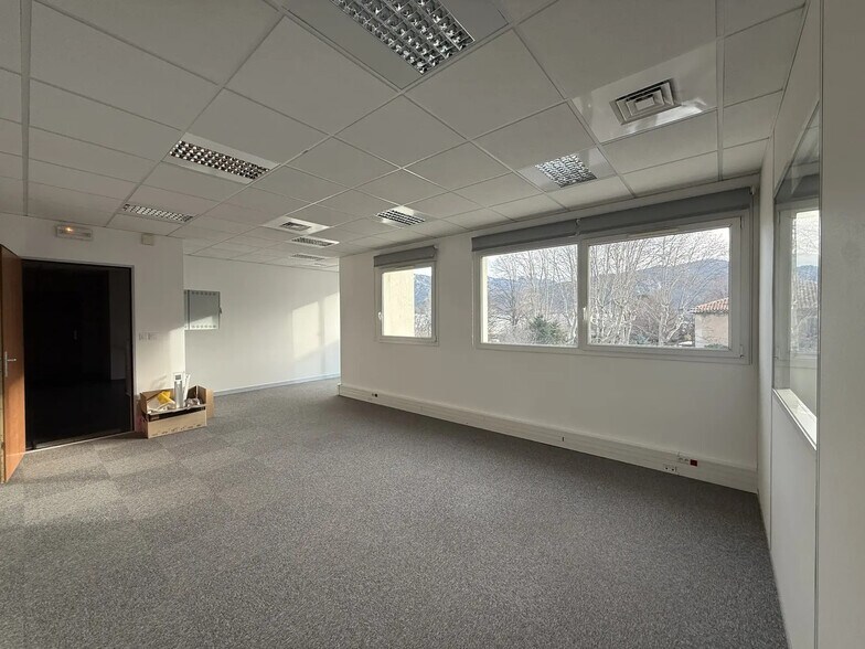 Bureau dans Gémenos à louer - Photo intérieure – Image 1 sur 8