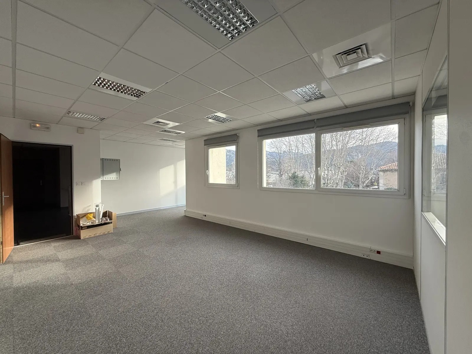 Bureau dans Gémenos à louer Photo intérieure– Image 1 sur 9