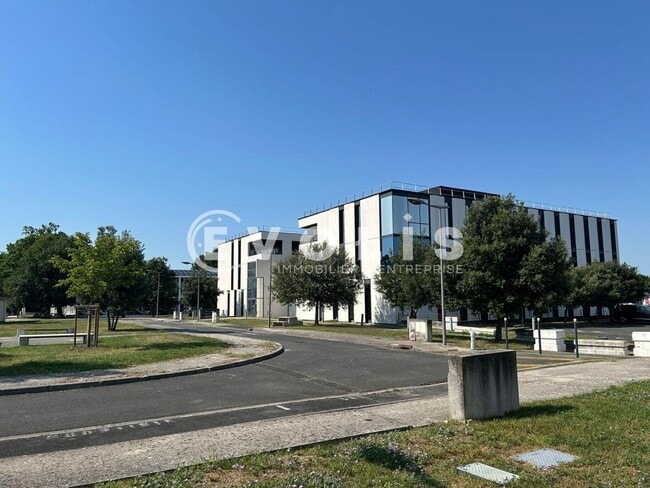 Plus de détails pour 11 Avenue De Canteranne, Pessac - Bureau à louer