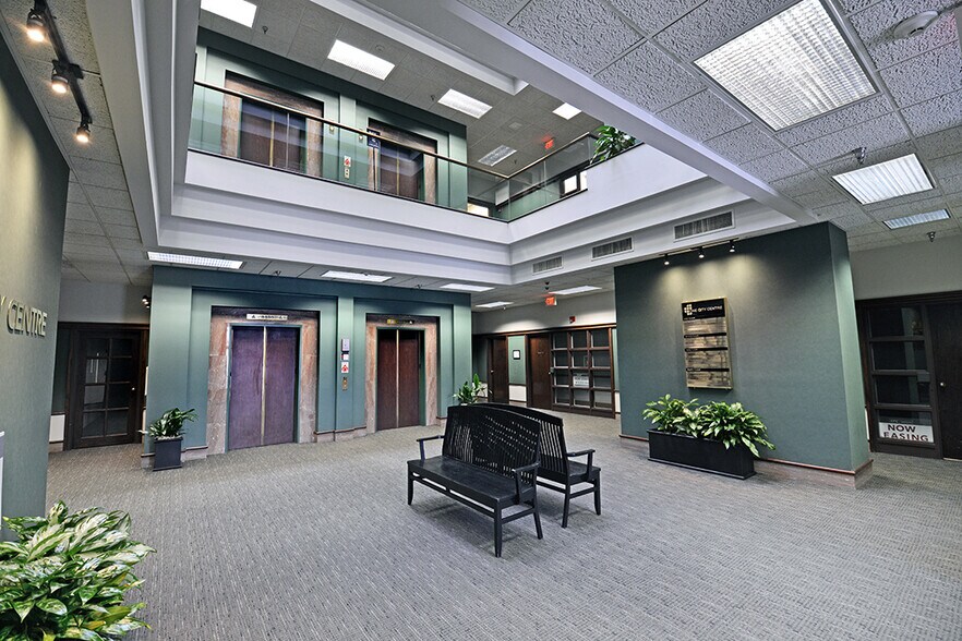 120 W 7th St, Bloomington, IN à louer - Hall d’entrée – Image 3 sur 10