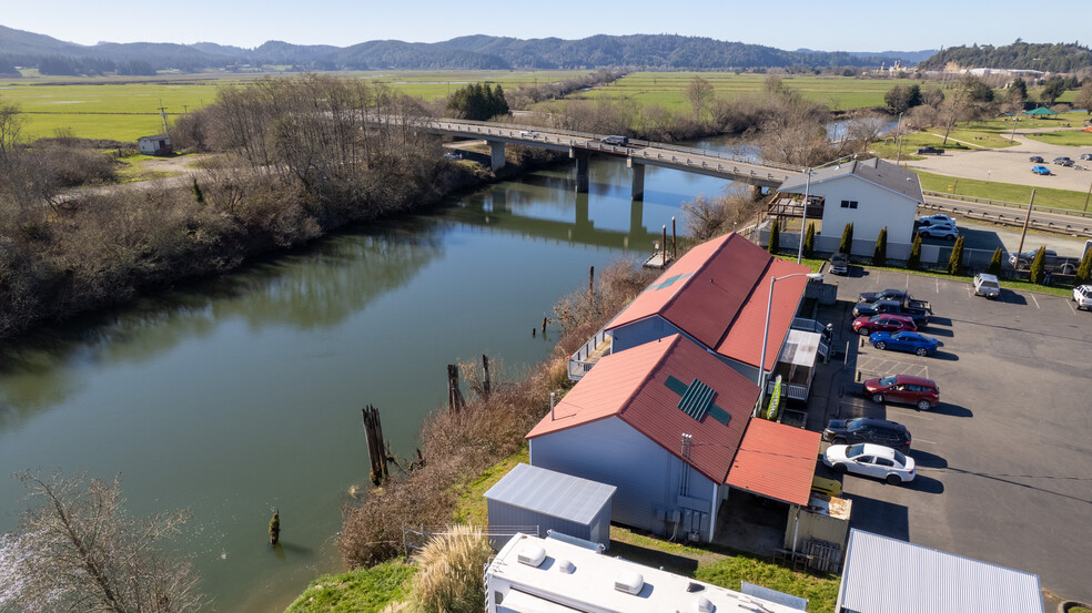 751 Riverside Dr, Coquille, OR à vendre - Photo de l’immeuble – Image 2 sur 28