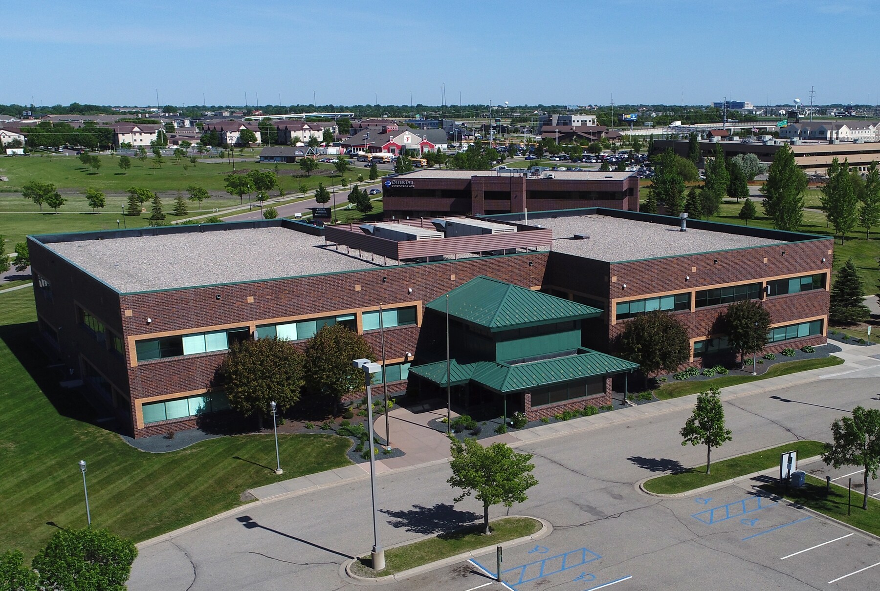 4340 18th Ave S, Fargo, ND à louer Photo principale– Image 1 sur 5