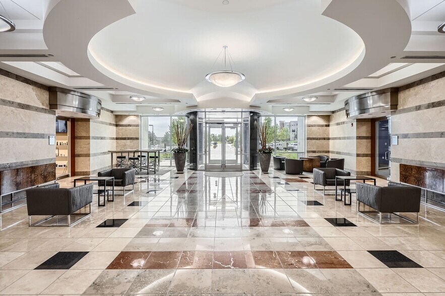 8310 S Valley Hwy, Englewood, CO à louer - Photo intérieure – Image 3 sur 12