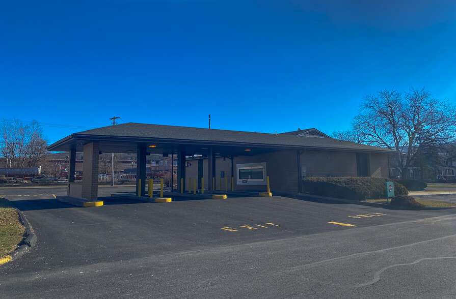 308 N Logan Blvd, Burnham, PA à vendre - Photo de l’immeuble – Image 3 sur 4