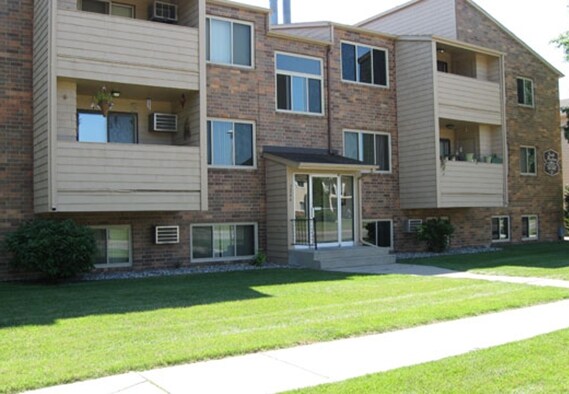 3246-3254 16th Ave S, Fargo, ND à vendre - Photo principale – Image 1 sur 15