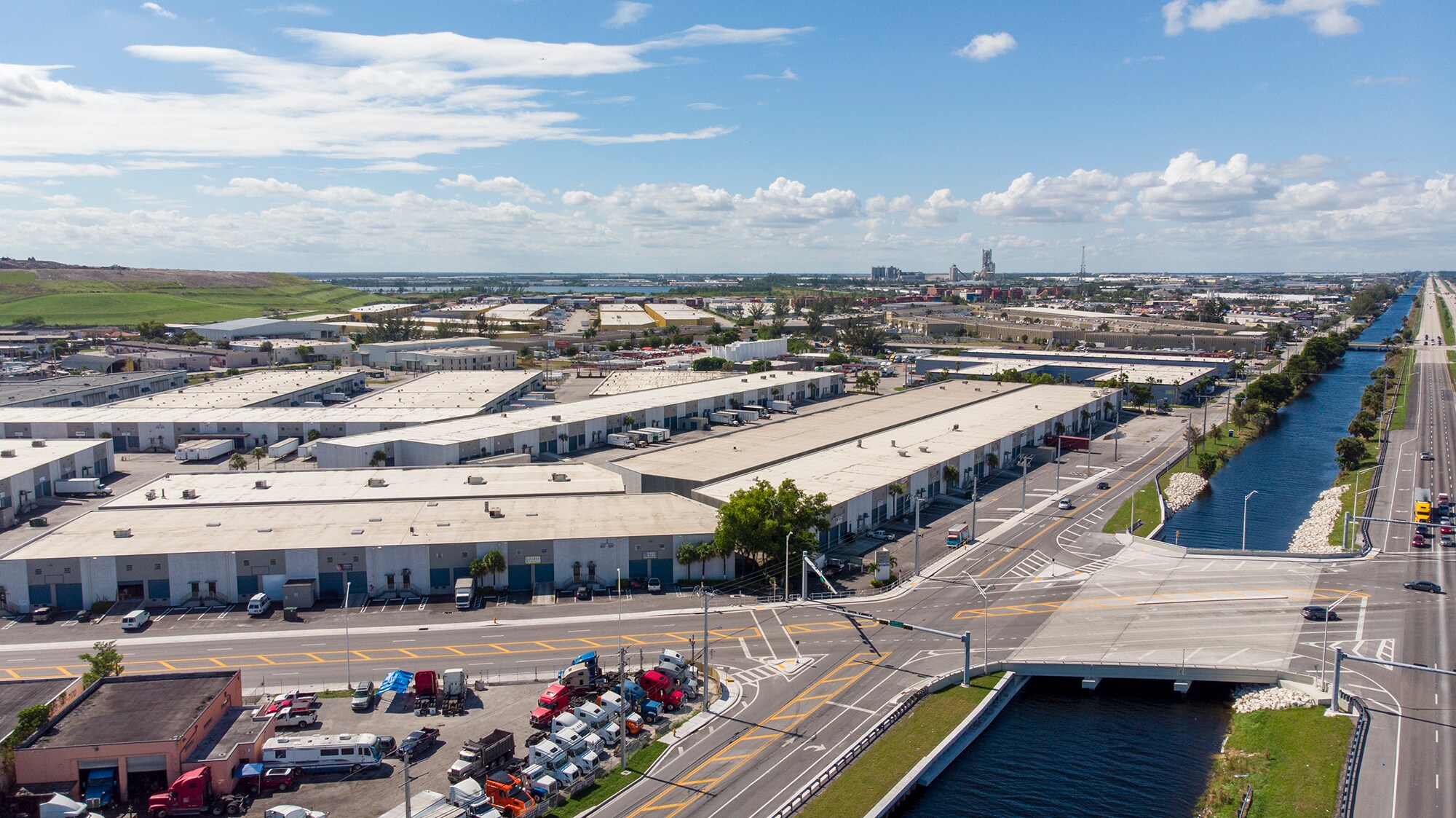 10120-10280 NW South River Dr, Miami, FL à louer Photo principale– Image 1 sur 4