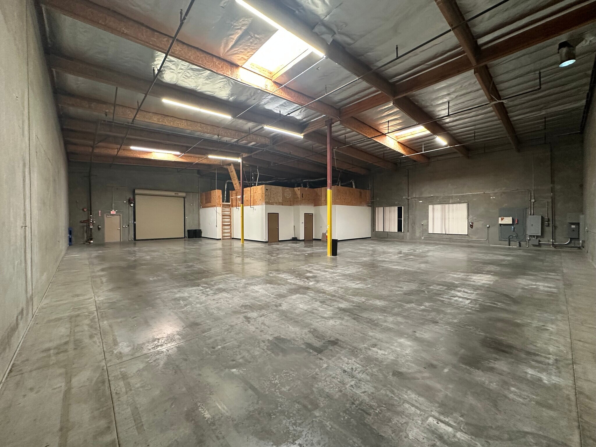 7163 Old 215 Frontage Rd, Moreno Valley, CA à louer Photo intérieure– Image 1 sur 9