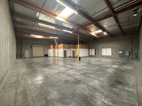 7163 Old 215 Frontage Rd, Moreno Valley, CA à louer Photo intérieure– Image 1 sur 9