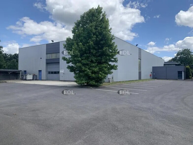 Local d’activités dans Le Plessis-Bouchard à louer - Photo de l’immeuble – Image 1 sur 12