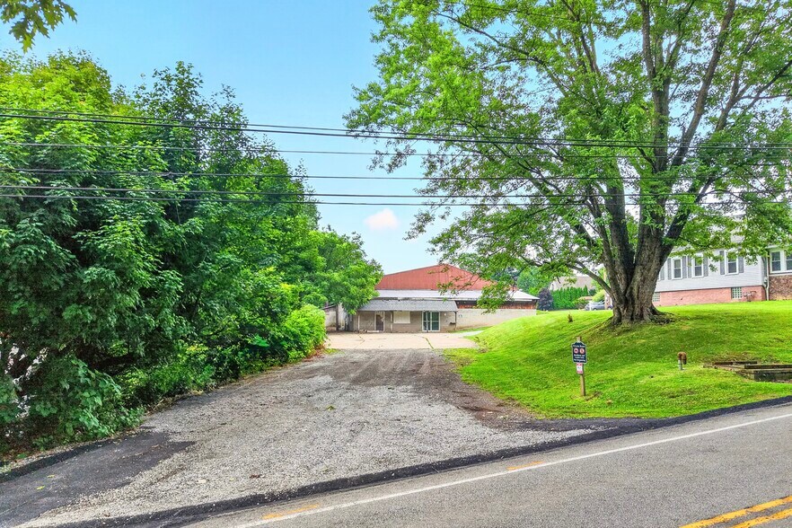 1365 Mount Pleasant Rd, Greensburg, PA à vendre - Photo de l’immeuble – Image 2 sur 10