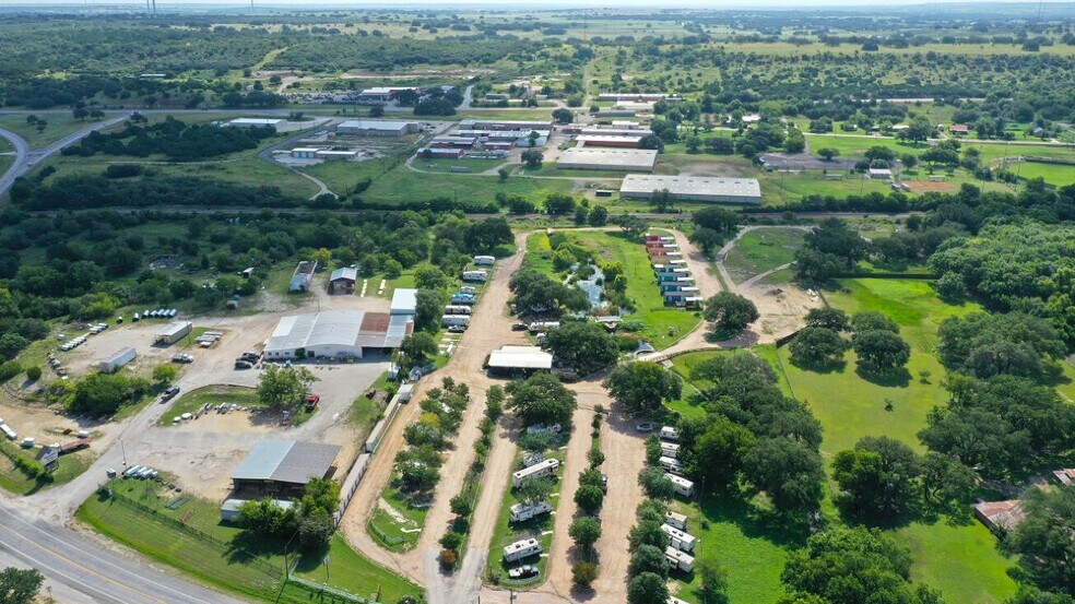 2008-2012 Fisher St, Goldthwaite, TX à vendre - Photo de l’immeuble – Image 2 sur 12