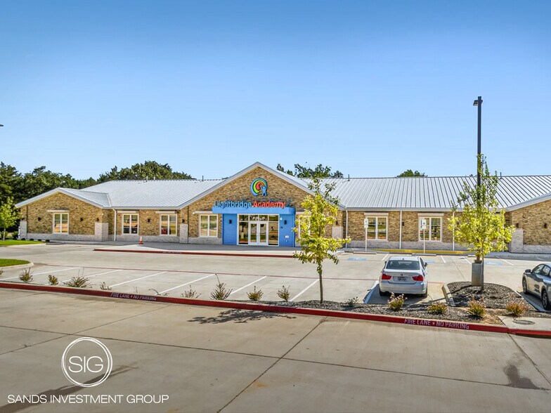 21 E Debbie Ln, Mansfield, TX à vendre - Photo principale – Image 1 sur 5