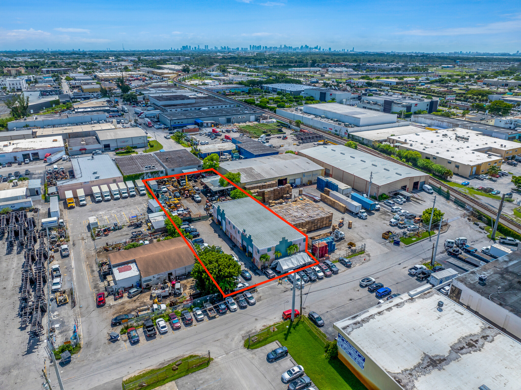 7711 NW 74th Ave, Medley, FL à vendre Photo de l’immeuble– Image 1 sur 19
