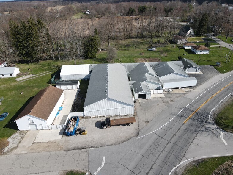 1021 N Indiana Ave, Syracuse, IN à vendre - Photo de l’immeuble – Image 3 sur 9