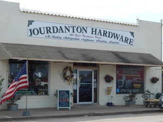 Plus de détails pour 1308 Simmons Ave, Jourdanton, TX - Local commercial à vendre