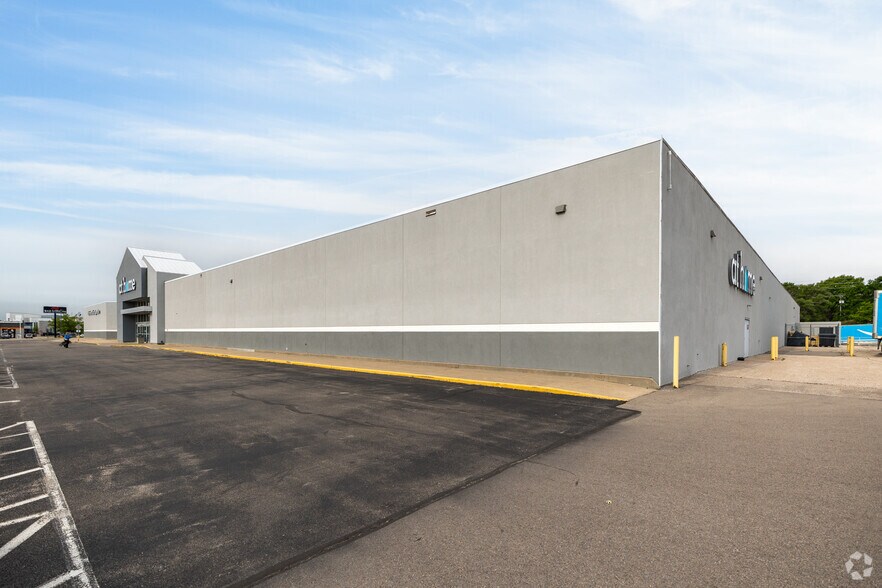 301 S Towne East Mall Dr, Wichita, KS à vendre - Photo de l’immeuble – Image 3 sur 13