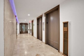 300 W Adams St, Jacksonville, FL à louer Hall d’entrée– Image 2 sur 5