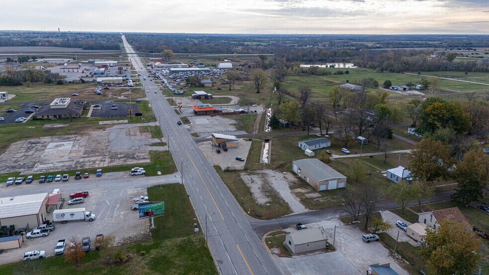 1303 East St, Iola, KS à vendre - Photo de l’immeuble – Image 2 sur 6