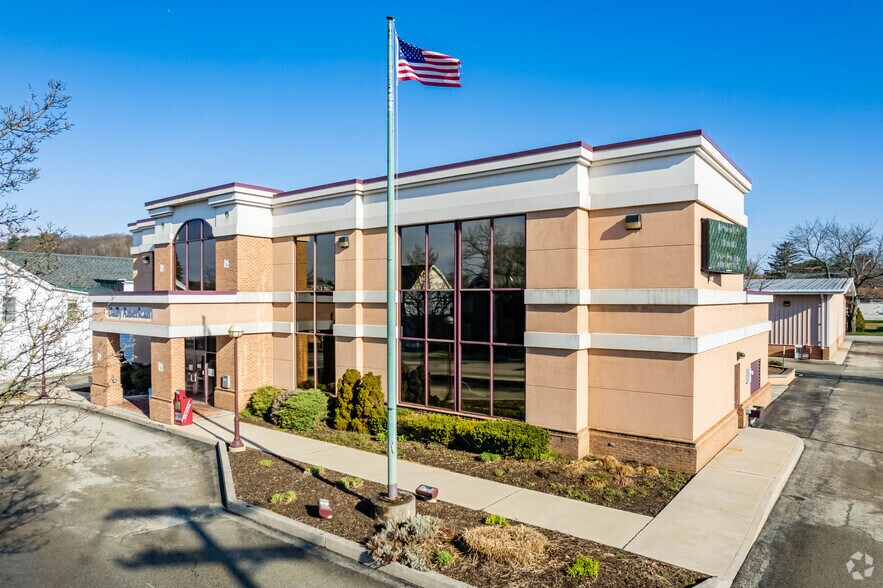 334 W Main St, Somerset, PA à louer - Photo principale – Image 1 sur 22