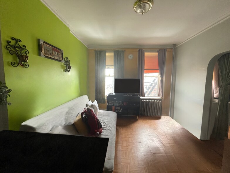 3509 Hudson Ave, Union City, NJ à vendre - Photo intérieure – Image 2 sur 16