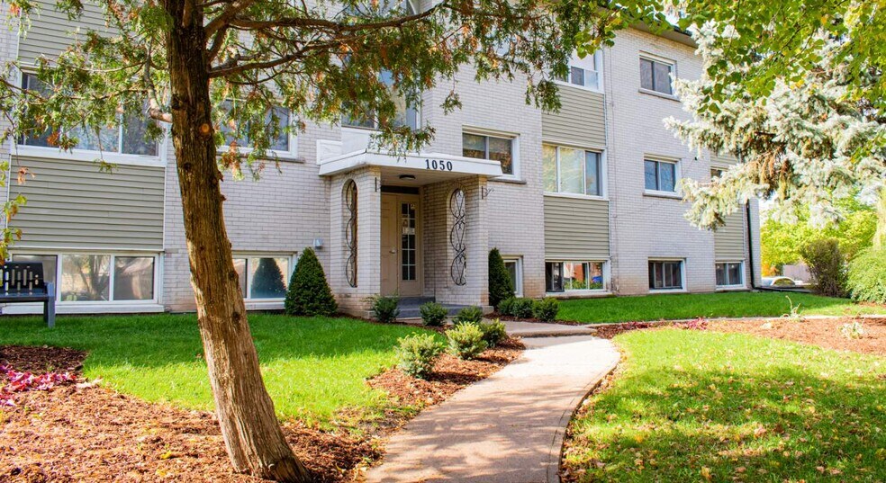 1050 Highland St, Burlington, ON à vendre - Photo de l’immeuble – Image 3 sur 14