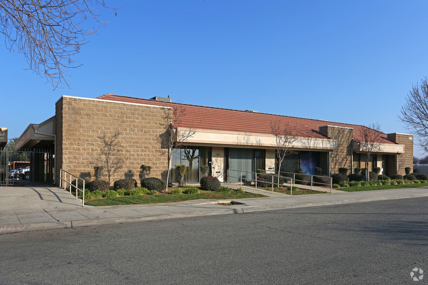 5066 N Fresno St, Fresno, CA à louer - Photo de l’immeuble – Image 3 sur 4