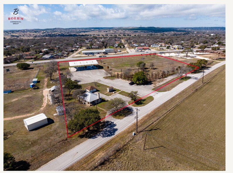 601 Peterson Farm Rd, Kerrville, TX à vendre - Photo de l’immeuble – Image 2 sur 46