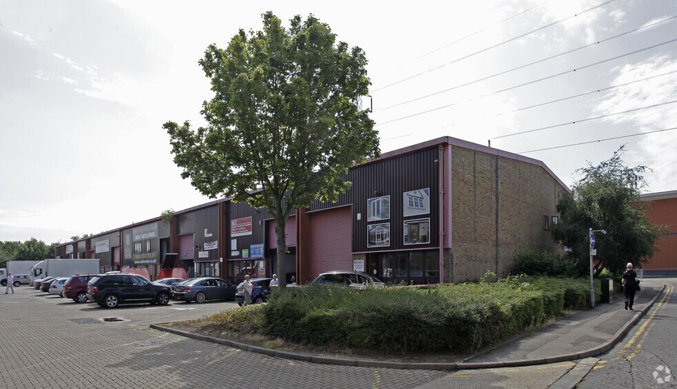 Unit 26 Fairways, Waltham Cross à louer - Photo de l’immeuble – Image 1 sur 1