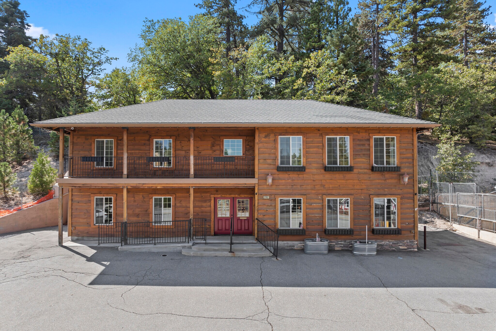 31961 Hilltop Blvd, Running Springs, CA à vendre Photo de l’immeuble– Image 1 sur 46