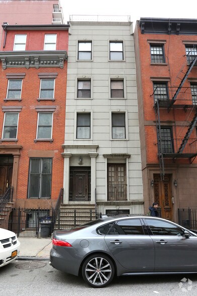 248 E 33rd St, New York, NY à vendre - Photo de l’immeuble – Image 2 sur 3