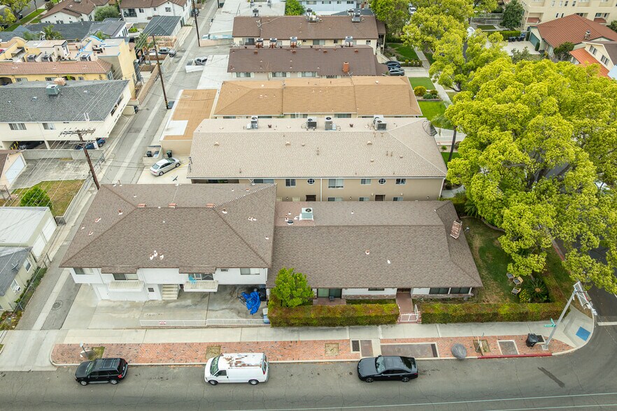 303 S Kenneth Rd, Burbank, CA à vendre - Photo de l’immeuble – Image 3 sur 13