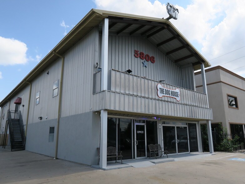5806 Star Ln, Houston, TX à louer - Photo de l’immeuble – Image 3 sur 39