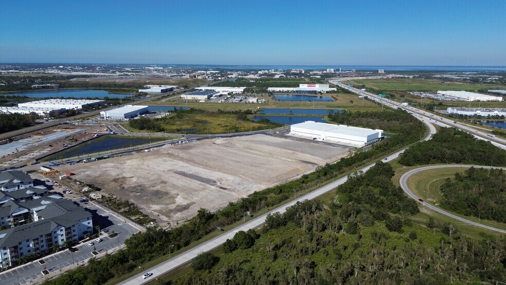 2690 Gateway Centre Pky, Saint Petersburg, FL à louer - Photo de l’immeuble – Image 3 sur 4