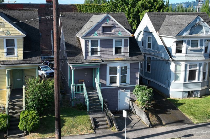 732 NE Couch St, Portland, OR à vendre - Photo principale – Image 1 sur 8