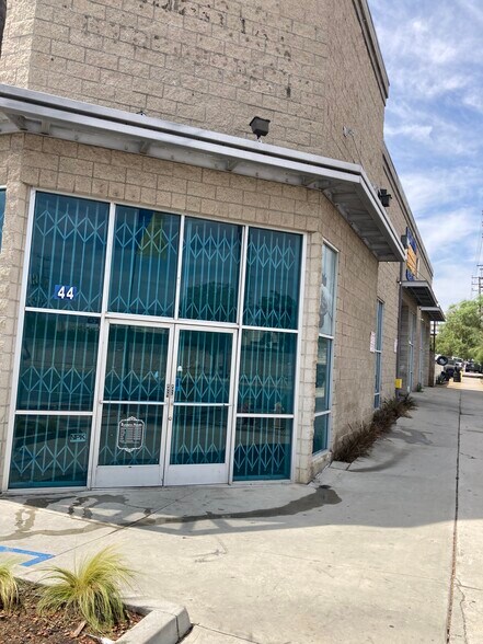 9901 San Fernando Rd, Pacoima, CA à louer - Photo de l’immeuble – Image 3 sur 13