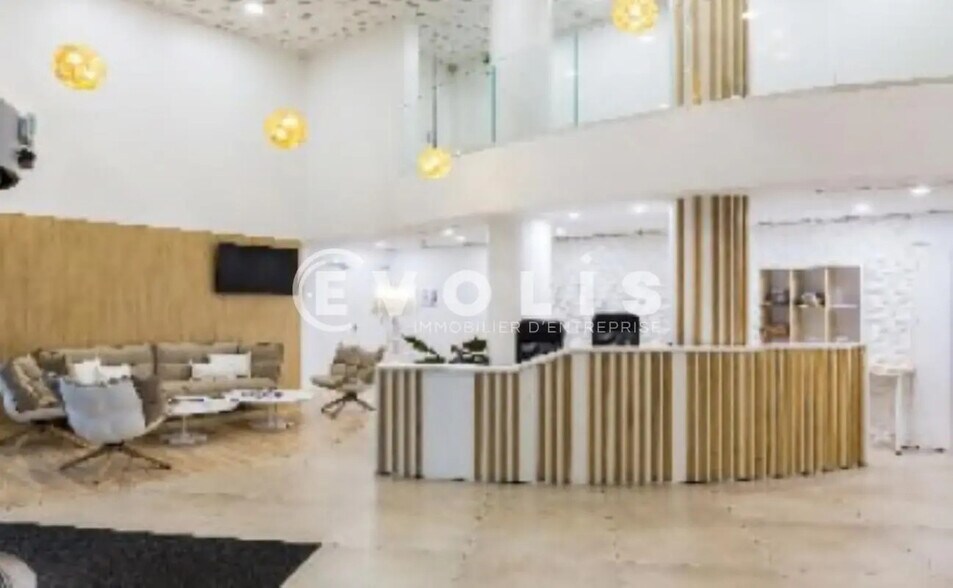 Local d’activités dans Courbevoie à louer - Hall d’entrée – Image 2 sur 13