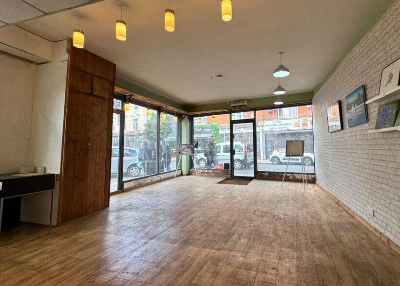49 High Rd, Londres à vendre - Photo de l’immeuble – Image 3 sur 9