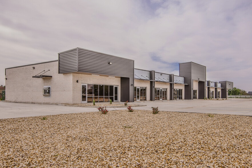10617 University Ave, Lubbock, TX à louer - Photo de l’immeuble – Image 3 sur 12