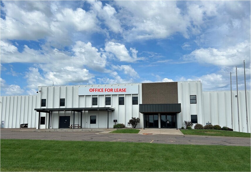 5400 Old Town Hall Rd, Eau Claire, WI à louer - Photo principale – Image 1 sur 1