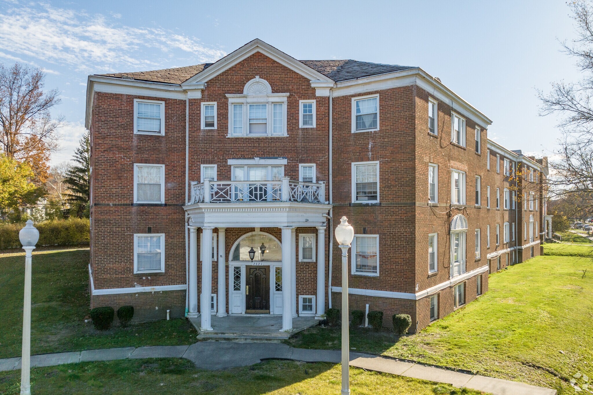 2621 N Moreland Blvd, Cleveland, OH à vendre Photo principale– Image 1 sur 14