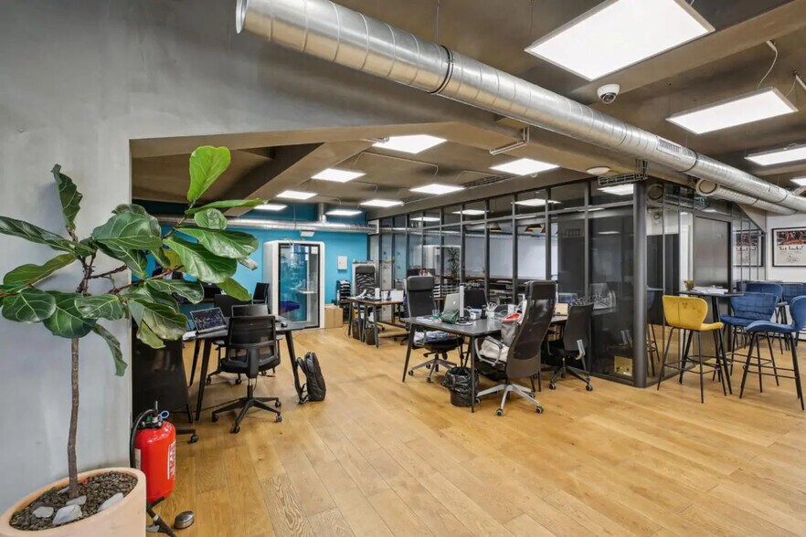 76 Rue Du Faubourg Saint-Denis, Paris à louer - Photo de l’immeuble – Image 3 sur 12