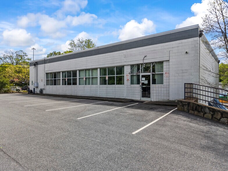 726 N Cherry St, Winston-Salem, NC à vendre - Photo principale – Image 1 sur 5