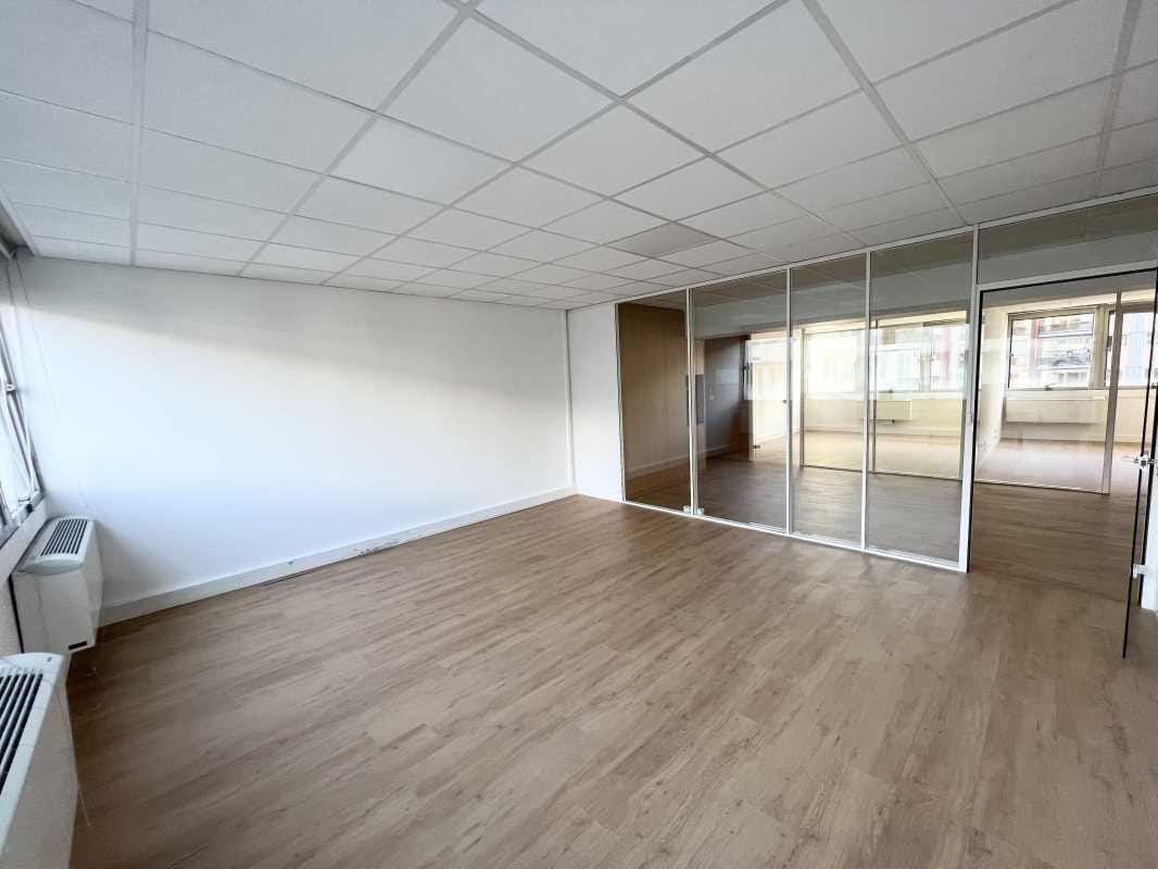 Bureau dans Paris à louer Photo de l’immeuble– Image 1 sur 9