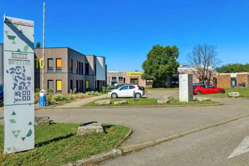 Bureau dans Vénissieux à louer - Photo de l’immeuble – Image 2 sur 22