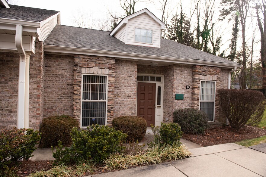 3707 W Market St, Greensboro, NC à louer - Photo de l’immeuble – Image 3 sur 4