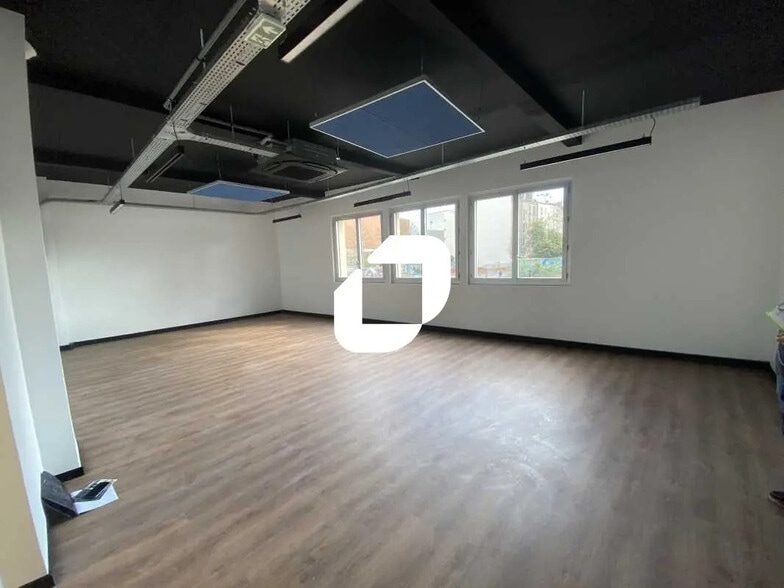 Bureau dans Pantin à louer - Photo de l’immeuble – Image 2 sur 7