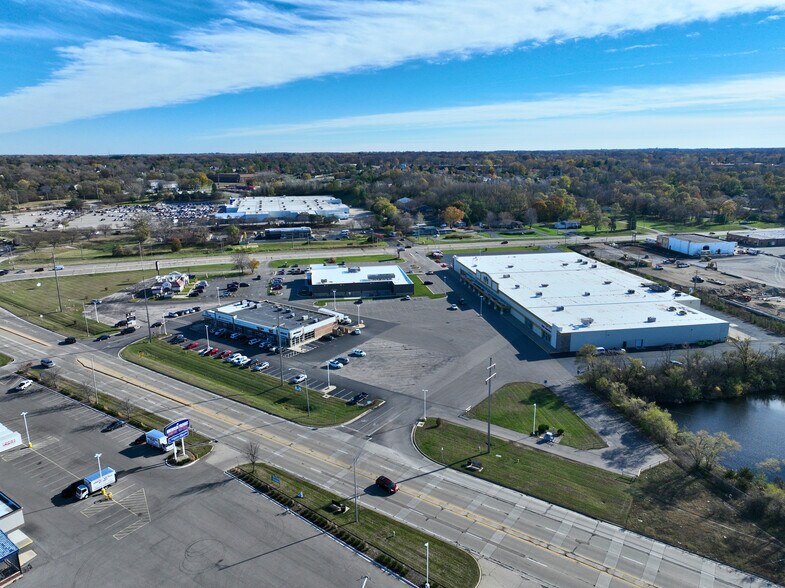 1519 E Riverside Blvd, Loves Park, IL à louer - Photo principale – Image 1 sur 6