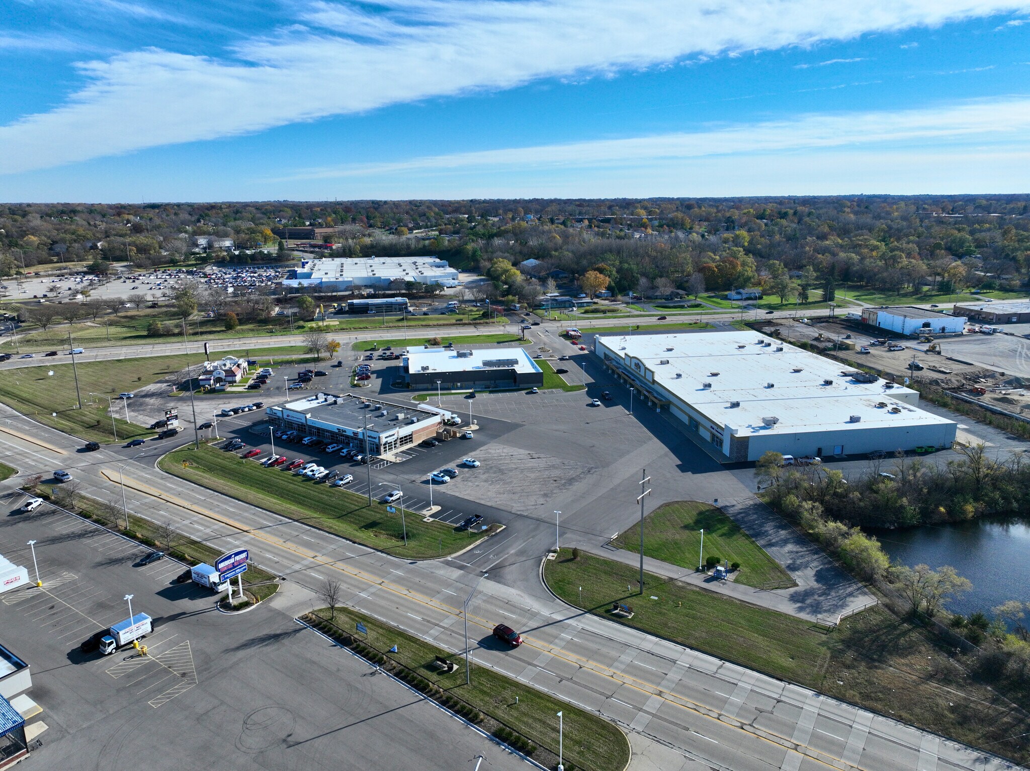 1519 E Riverside Blvd, Loves Park, IL à louer Photo principale– Image 1 sur 7