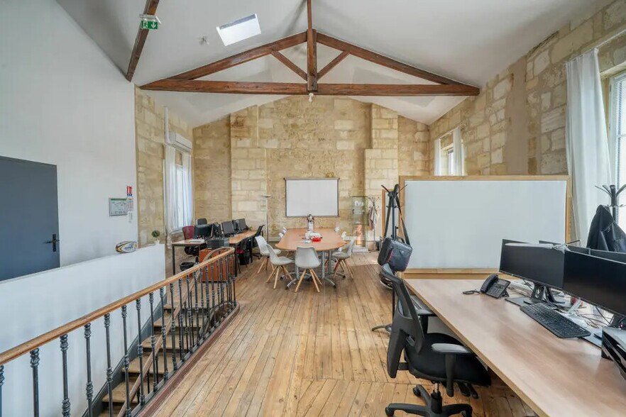 Bureau dans Bordeaux à vendre - Photo de l’immeuble – Image 3 sur 8