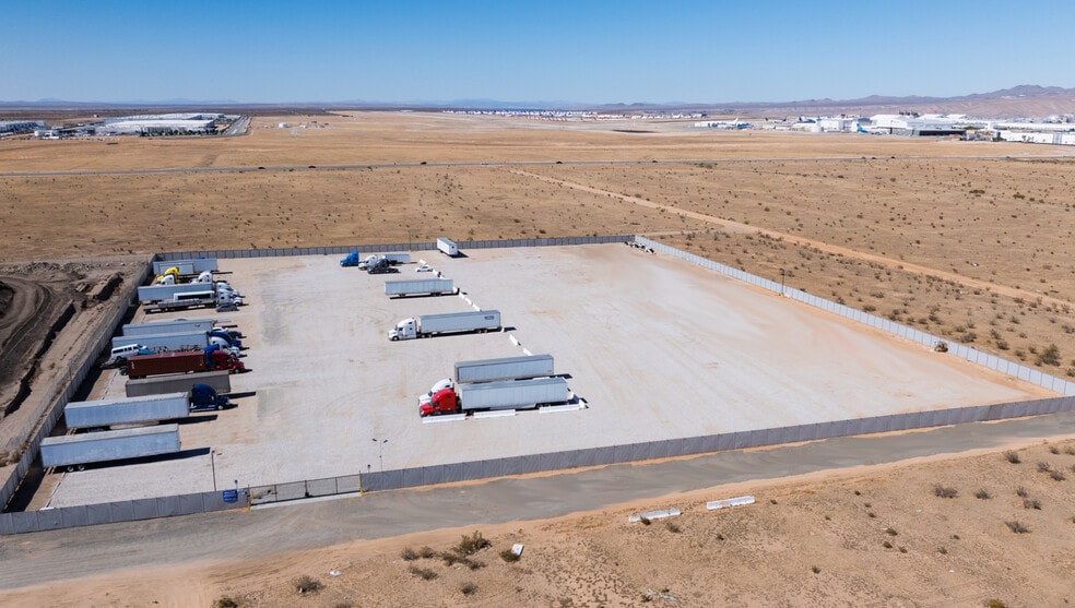 12450 Hibiscus Rd, Adelanto, CA à louer - Aérien – Image 1 sur 8
